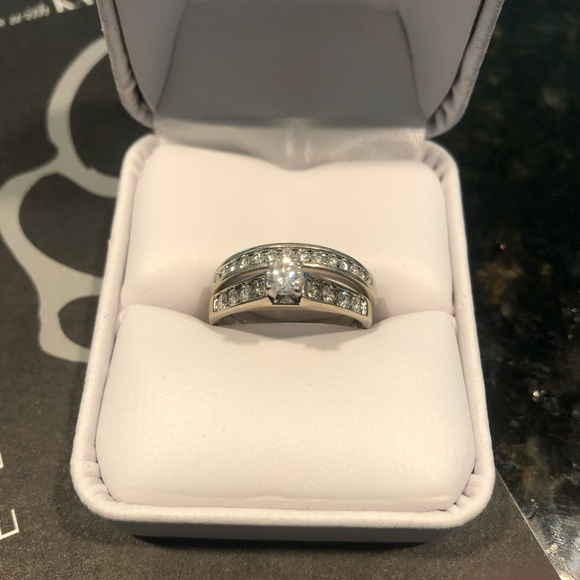 Wedding/ Engagement Ring Pair - Picture 2 of 8